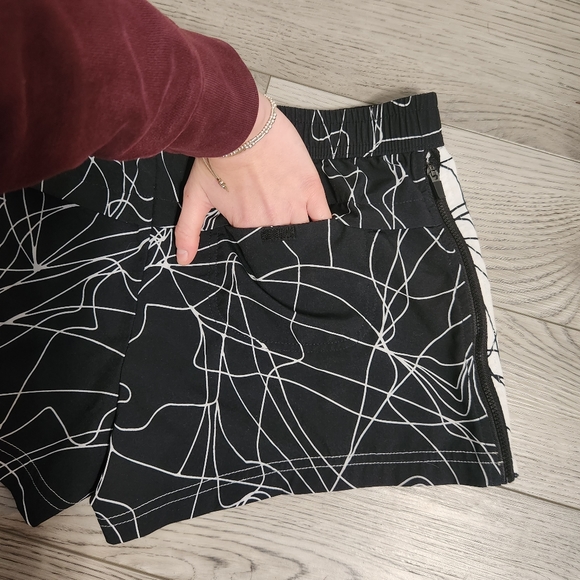 Fabletics athletic shorts. Black and White design. Size: Small. - Picture 4 of 6